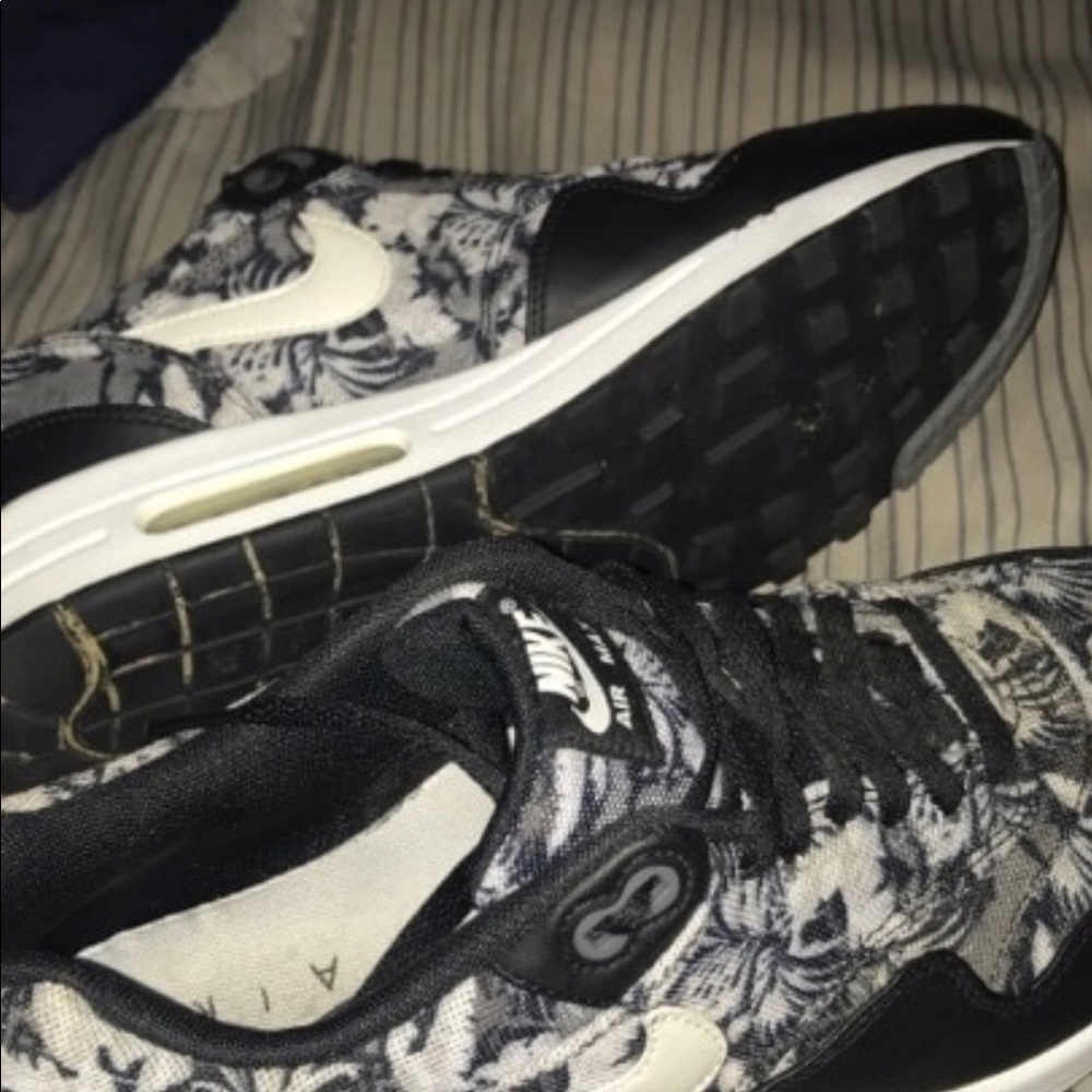 nike air max. barely worn